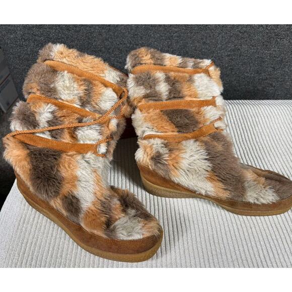 Vintage Shearling Fur Mukluk Boots Womens Size 8 Brown Suede Crepe Wedge Lace Up - Picture 1 of 10